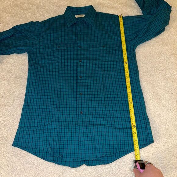 L.L. Bean Vintage Medium Collared Button Down LS Mens Navy Teal Blue Plaid EUC - Picture 9 of 12